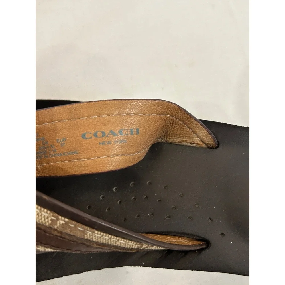 COACH Jasmine Logo Flip Flop Thong Logo Sandals SZ 7B Brown Cushioned Insole